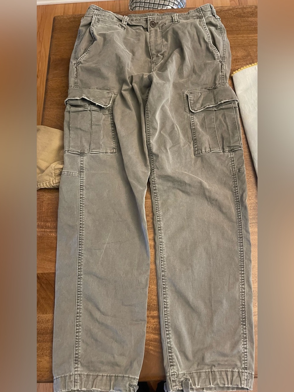 American Eagle cargo pants 30x32